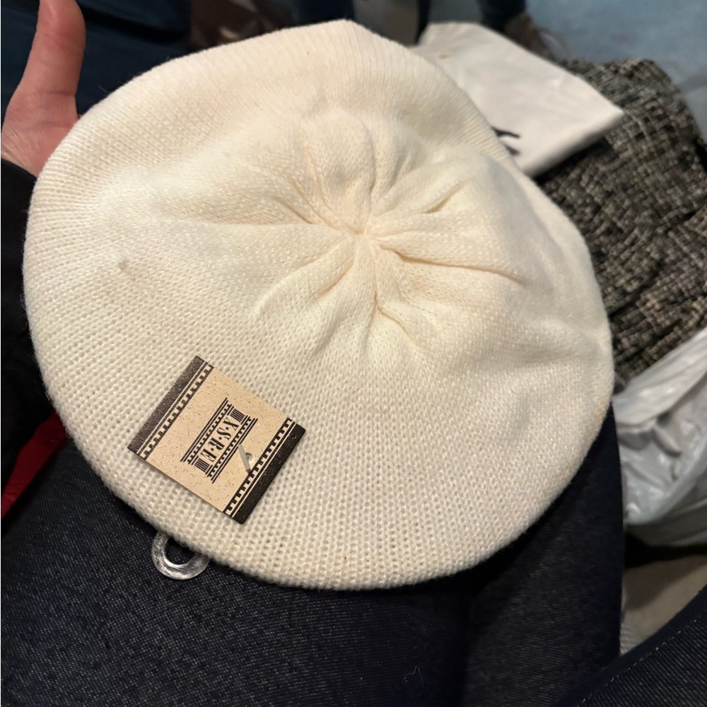 Women’s Parisian Style Beret White New!